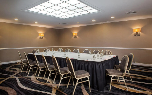 DoubleTree by Hilton New York LaGuardia Airport