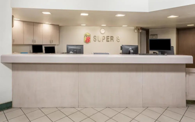 Super 8 Phoenix Metro North