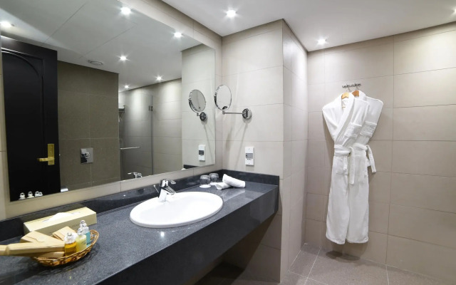 Portemilio Hotel And Resort