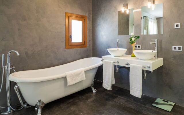 Mafloras Luxury Beach Apartment