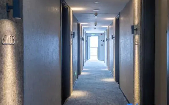 Nanjing Xinjiekou Palace Light House Hotel