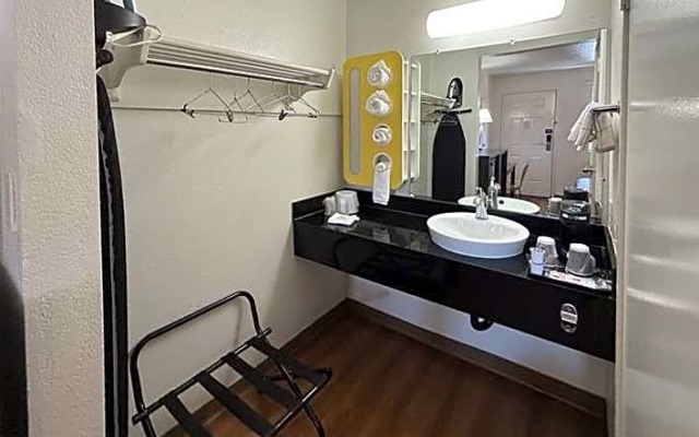 Studio 6 Bellflower, CA - Los Angeles