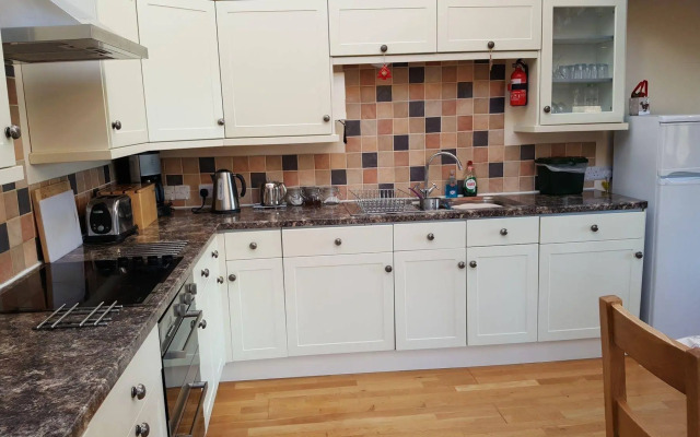 Nant yr Onnen B&B and Ysgubor Holiday Cottage