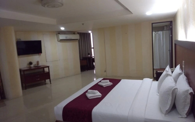 Vaccinated Staff - Capital O 824 Chinatown Lai Lai Hotel