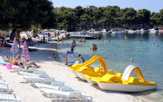 Apartments with a parking space Trogir - 11316