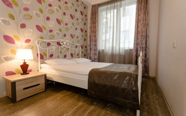 Falcon Apartments - Metekhi