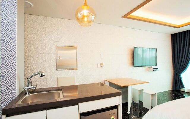 Memoria Pool Villa Family Pension