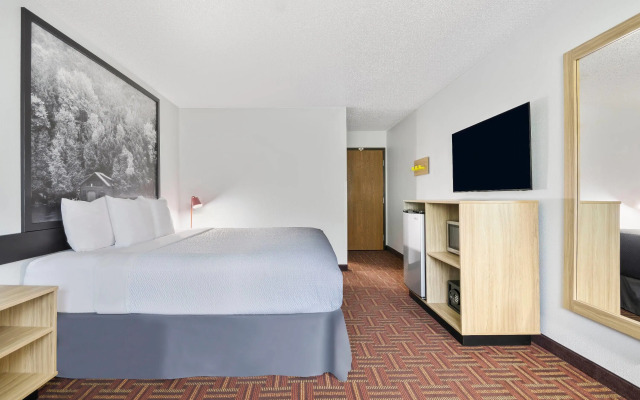 Super 8 by Wyndham Eveleth