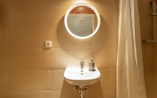 Modern Newly Refurbished Studio - Close TO Center