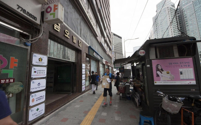 24 Guesthouse Myeongdong Town