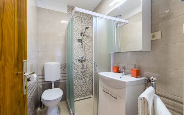 Split Apartments with Hotel Service