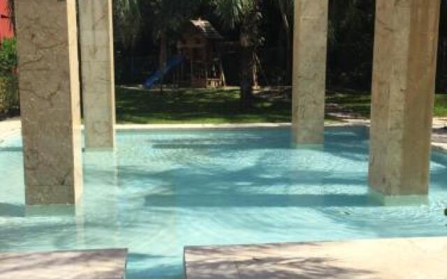 Latinos Luxury Suites