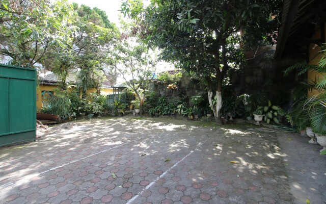 RedDoorz Plus near Galeria Mall