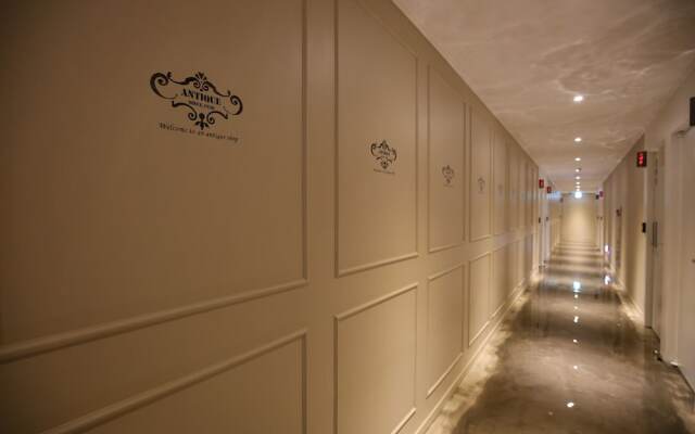 Hotel Nine