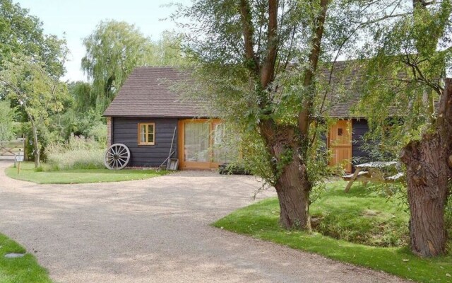 Luxury Cart Lodge set on the farm which featured in the 'Darling Buds of May'
