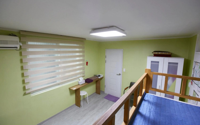 Hans House