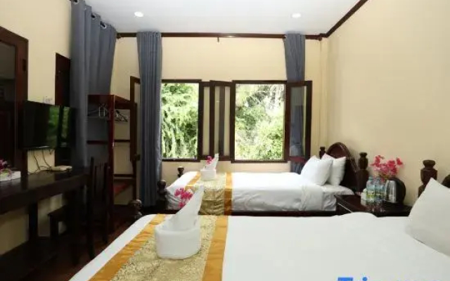 We House River View