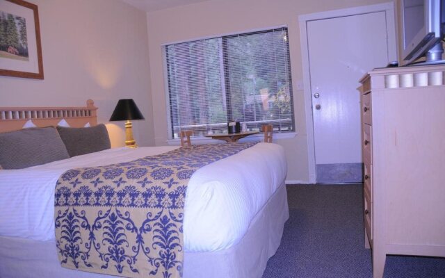 Rio Nido Lodge at the Russian River