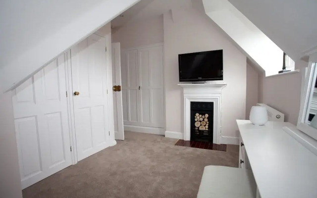 Arden House - Turret Penthouse