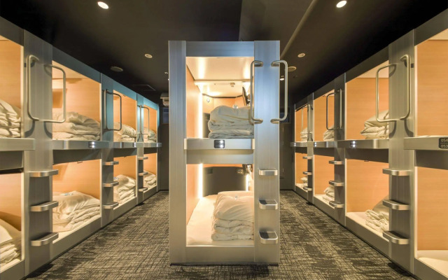 New Japan Capsule Hotel Cabana - Caters to Men