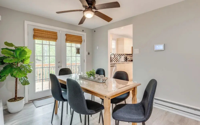 Game Room & Deck: Family Home in Tobyhanna!