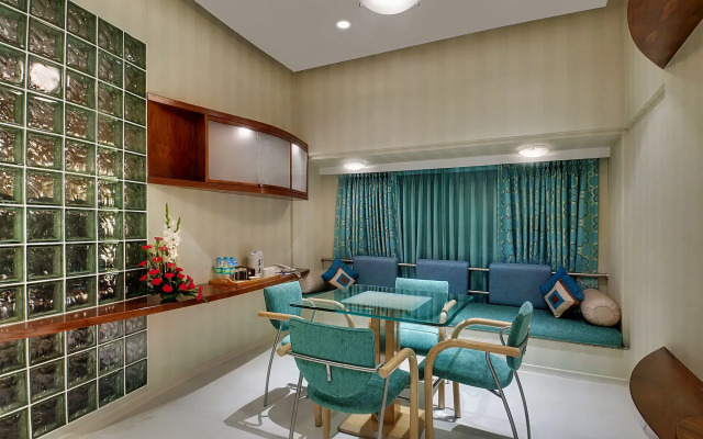 Hotel Kohinoor Continental, Airport