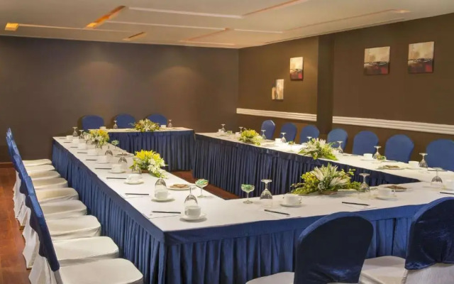 Country Inn & Suites By Carlson Mysore