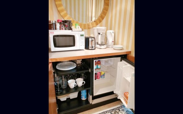 Boutique Downtown Suites - Privately owned