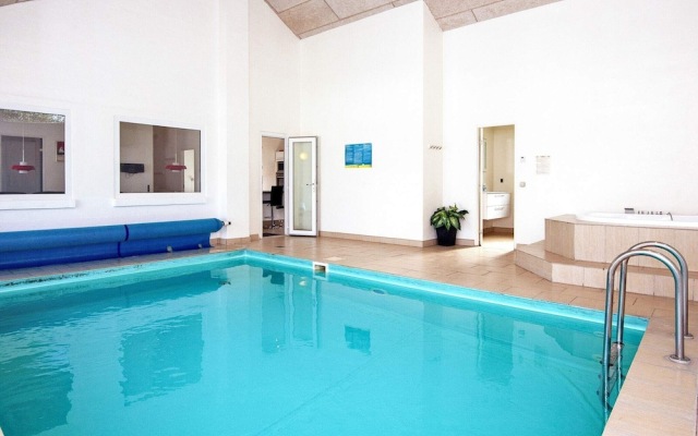 10 Person Holiday Home in Grenaa-by Traum