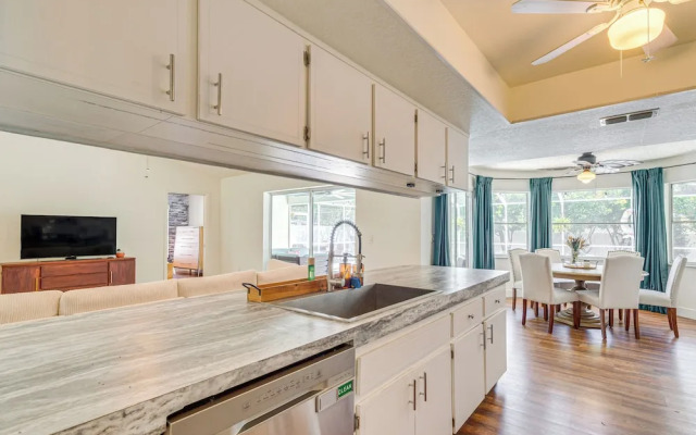 Private Pool & Lanai: Spring Hill Oasis