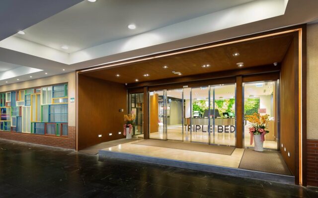 Green World Triplebeds Hotel