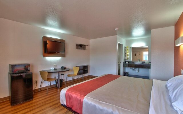 Coastal Valley Inn