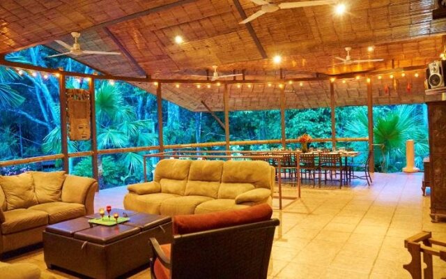 Manoas Luxury Camping and Villa Rentals