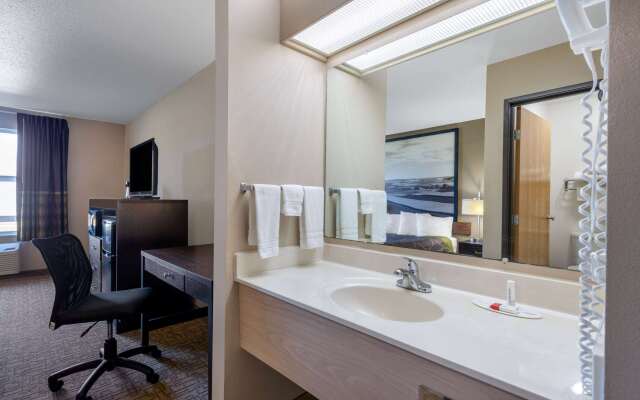 Super 8 by Wyndham Jackson MN