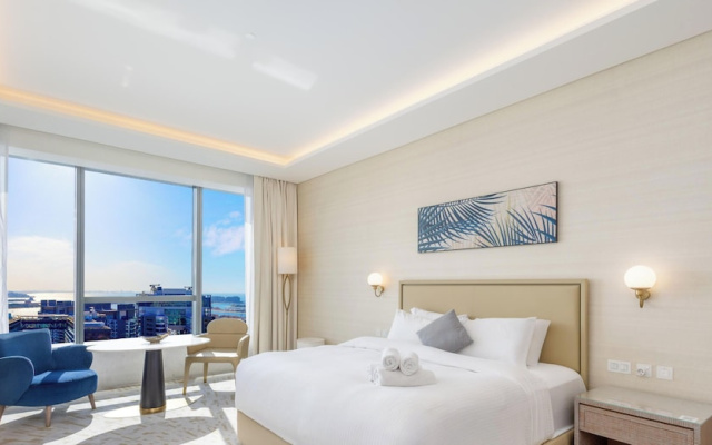 LUX Iconic Views at Palm Tower Studio 5