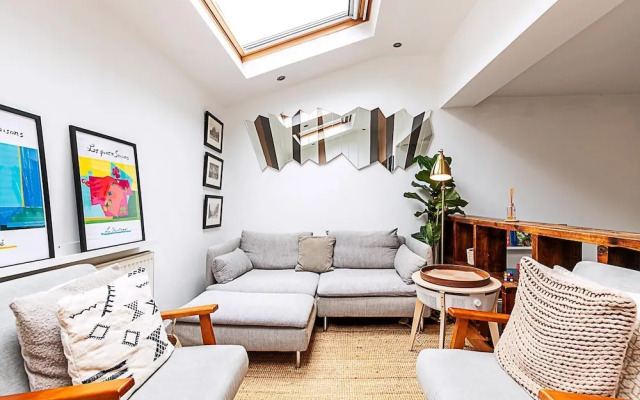 Modern & Airy 2-bed Gem in Trendy Stoke Newington