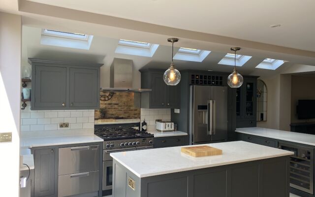 Family 4-bed House & Secluded Garden - Wimbledon