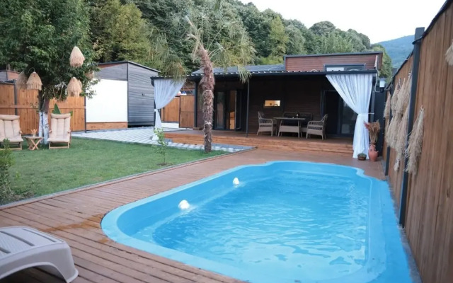 The Jungle Bungalov