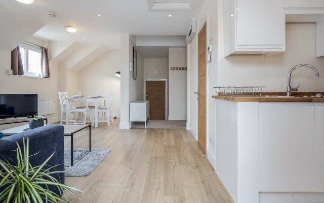 Luxury 1 Bedroom Apartment with Parking