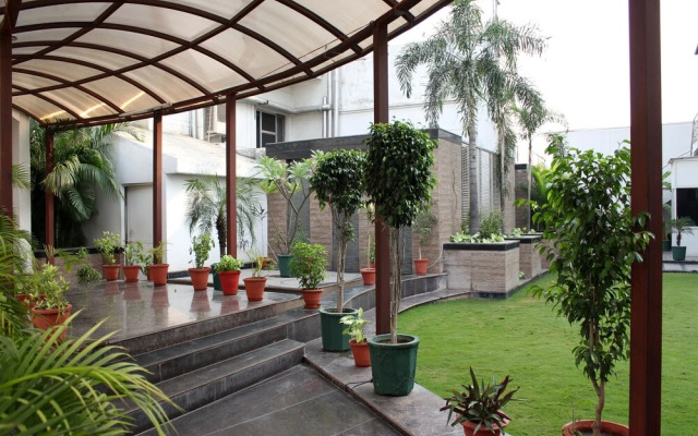 OYO 2617 Hotel Samrat Heavens
