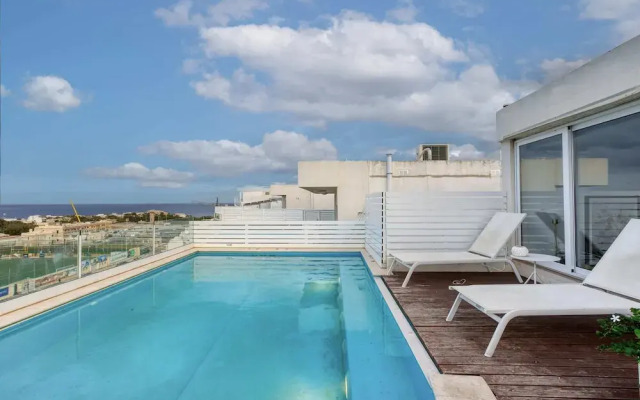 Pool Penthouse