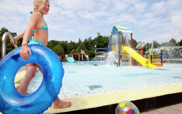 Stately, luxury villa with two bathrooms, 2km from Appelscha