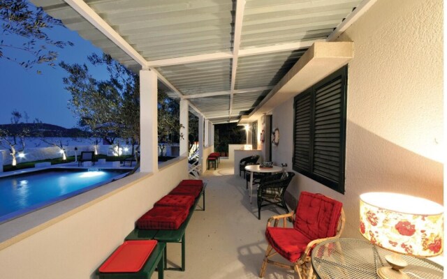 Amazing Home in Seget Donji With Wifi and 5 Bedrooms