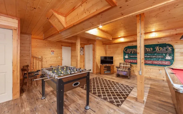 Mountain Serenity 2 Bedroom Cabin by RedAwning