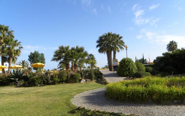 Cabanas Gold By Beach Rentals