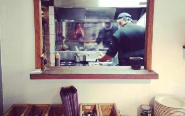 Les Tables De La Fontaine