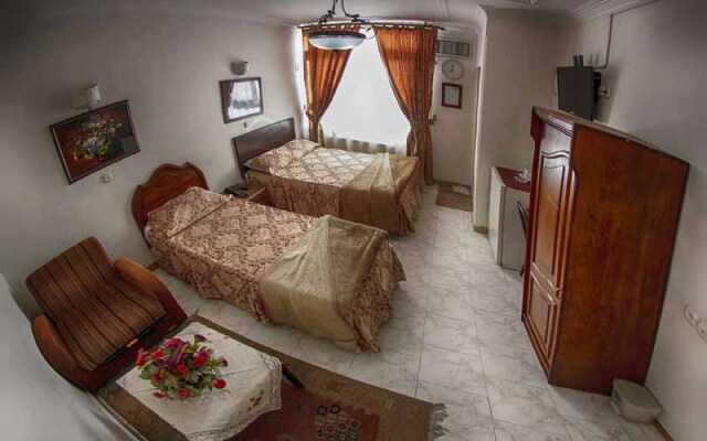 Gollestan Hotel
