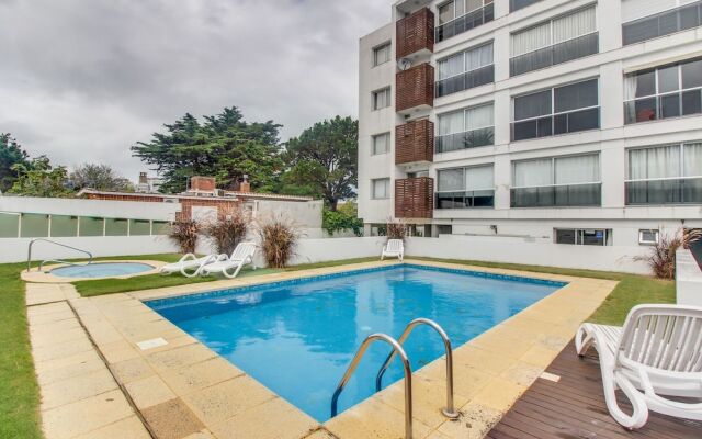 Apartamento con piscina compartida The Point I