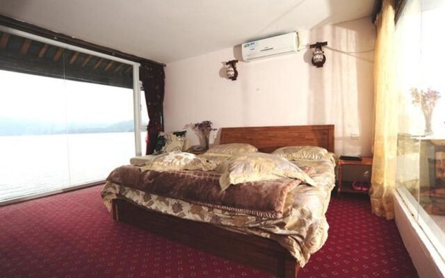 Lijiang Lugu Lake Nv'er Garden Hotel