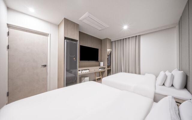 Poverta Stay Hotel